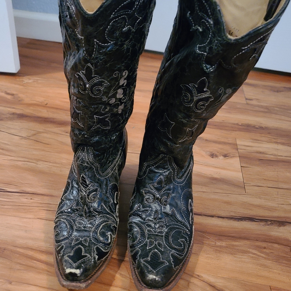 Coral cowgirl boots